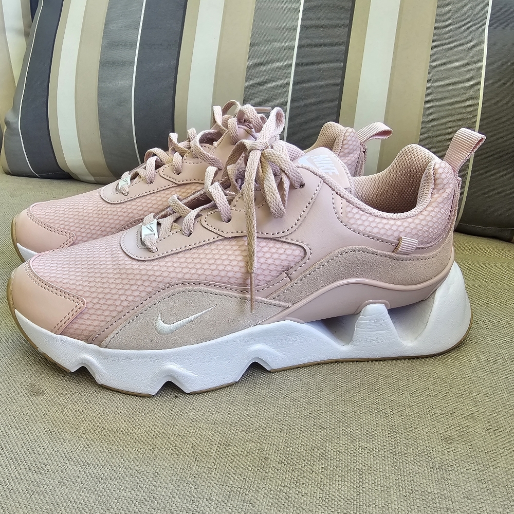 Nike pink zoom sneakers